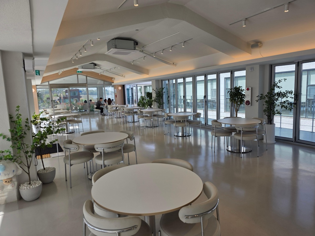 아이나카페 2층 브런치홀