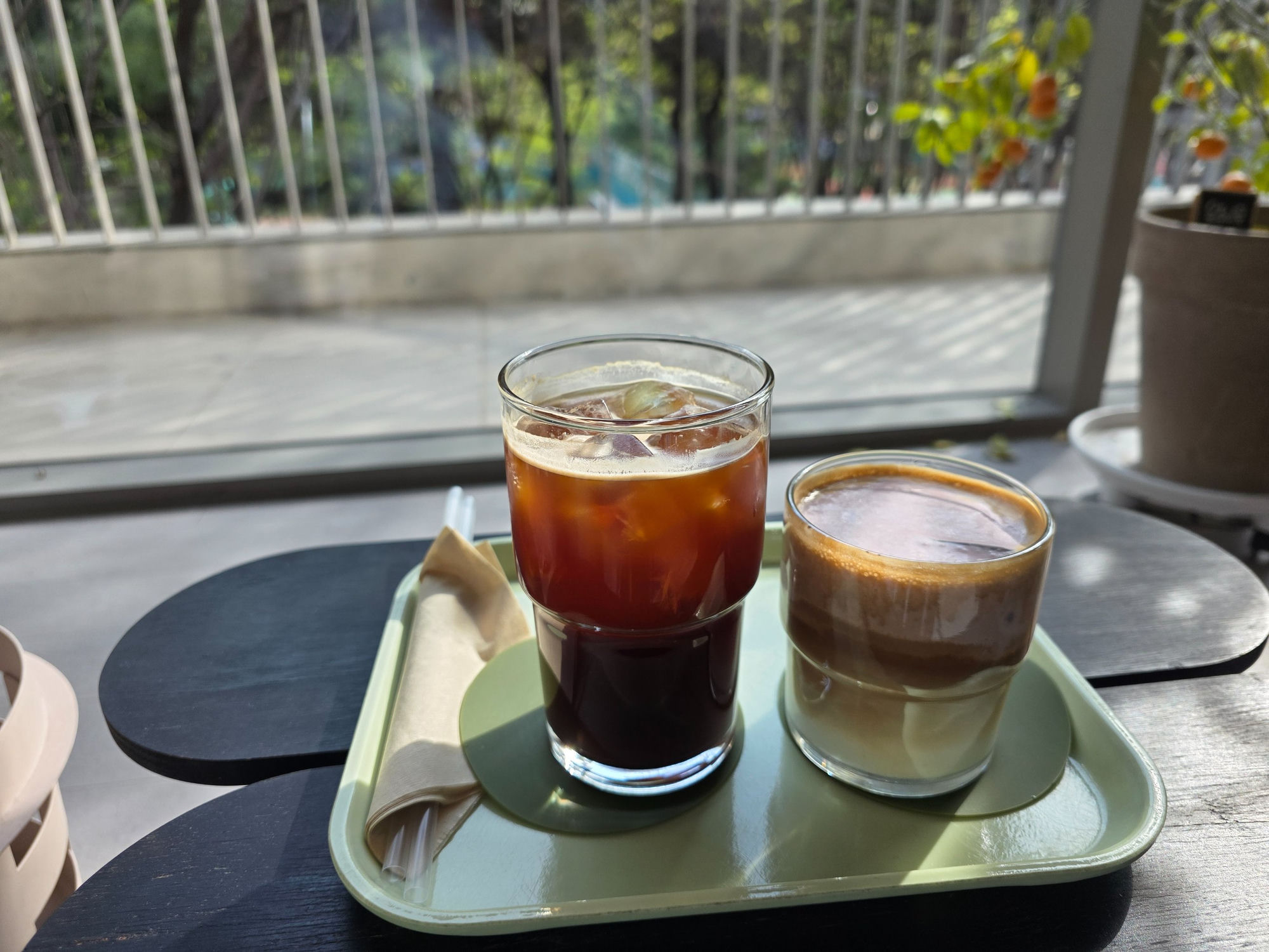 플래드카페 아이스 아메리카노와 달프크림